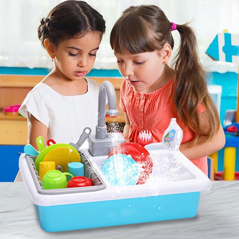 kids can wash dishes with real running water! Fill the tub under the sink with water, turn the knob and watch water flow through the faucet just like a real sink. 