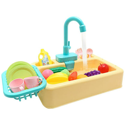 A washing and drying space gives your child a realistic idea of what it is like to wash up. A great way to interact with your child and have fun!