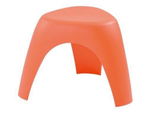  Its clear form and functionality are
as compelling today as ever. Suited for
indoor spaces as well as balconies and
gardens, the stackable plastic stool can
even be used as portable picnic furniture.